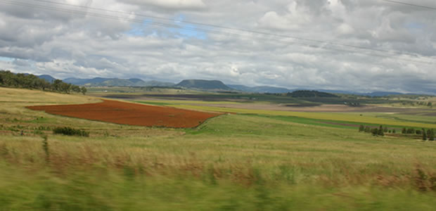 Approaching Warwick - looking towards Mt. Sturt.